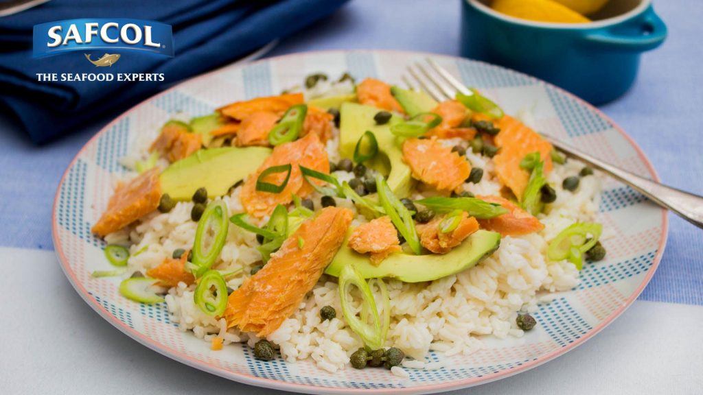 Salmon basmati salad with avocado and capers