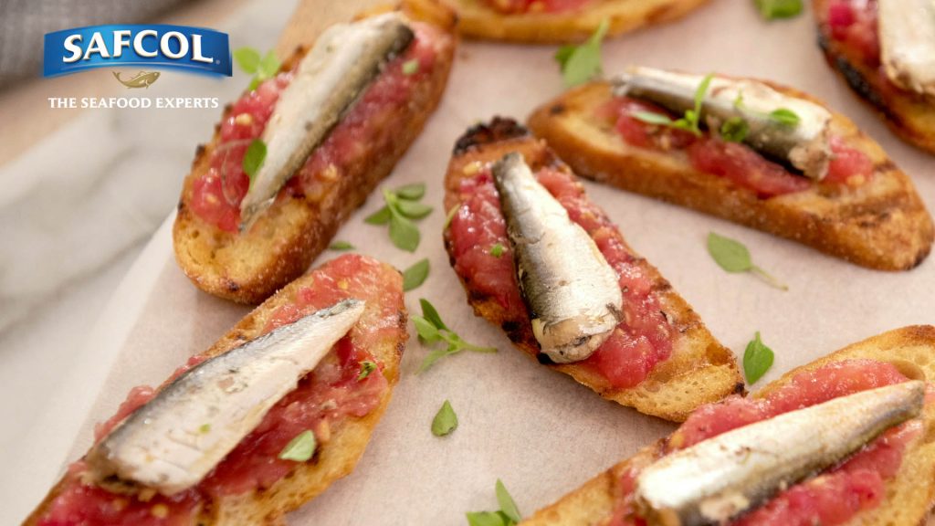 Sardine pan con tomate - Seafood Experts - Tapas to entertain